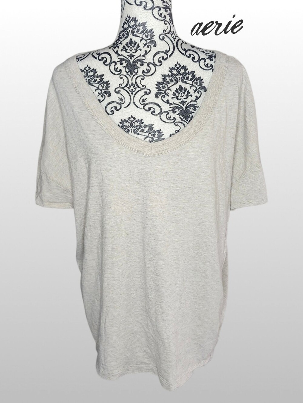 AERIE Cream V-Neck Oversized Boyfriend Tee - Medium